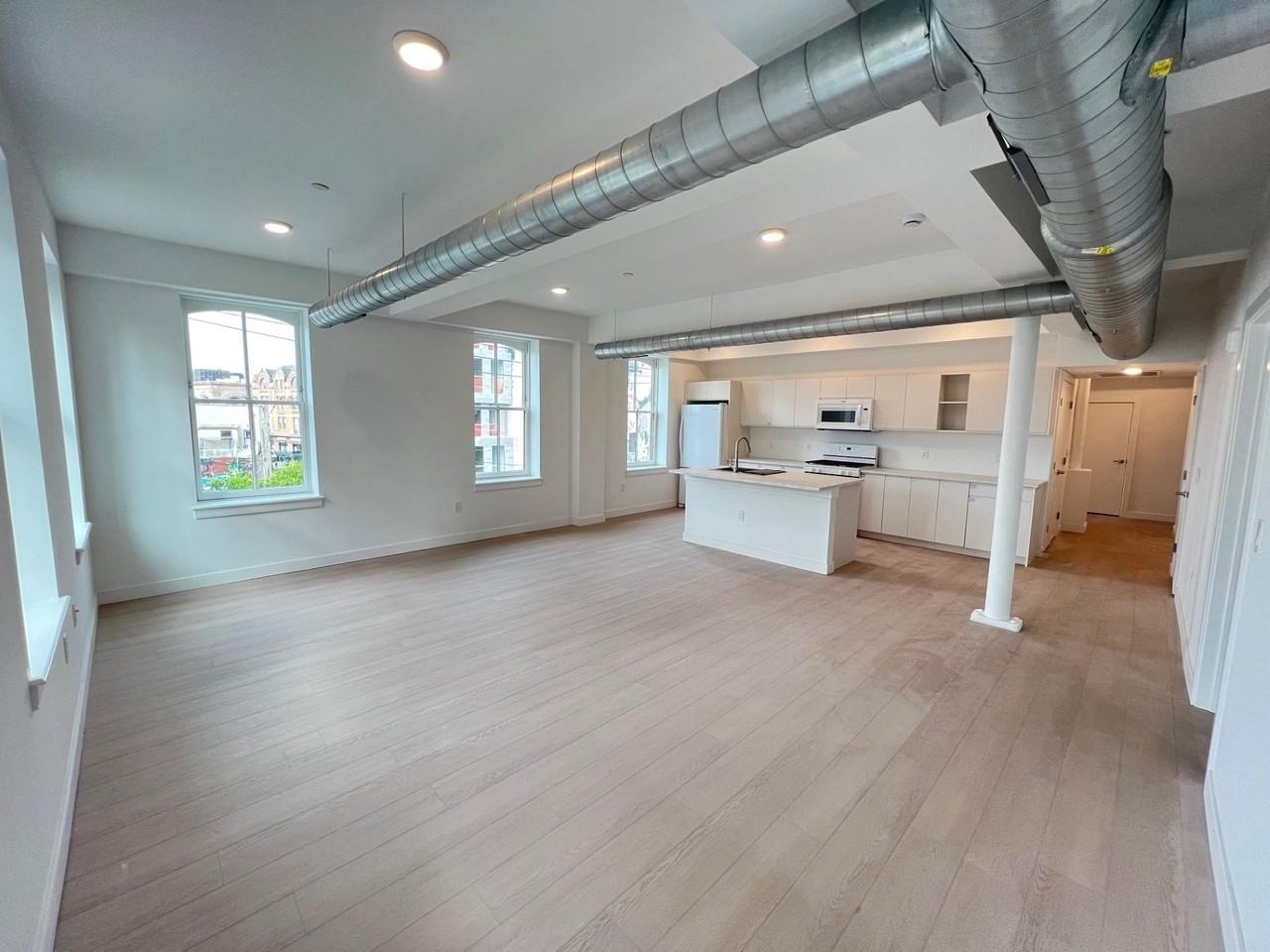 141 Christopher Columbus Dr #2 - Photo 3 of 37