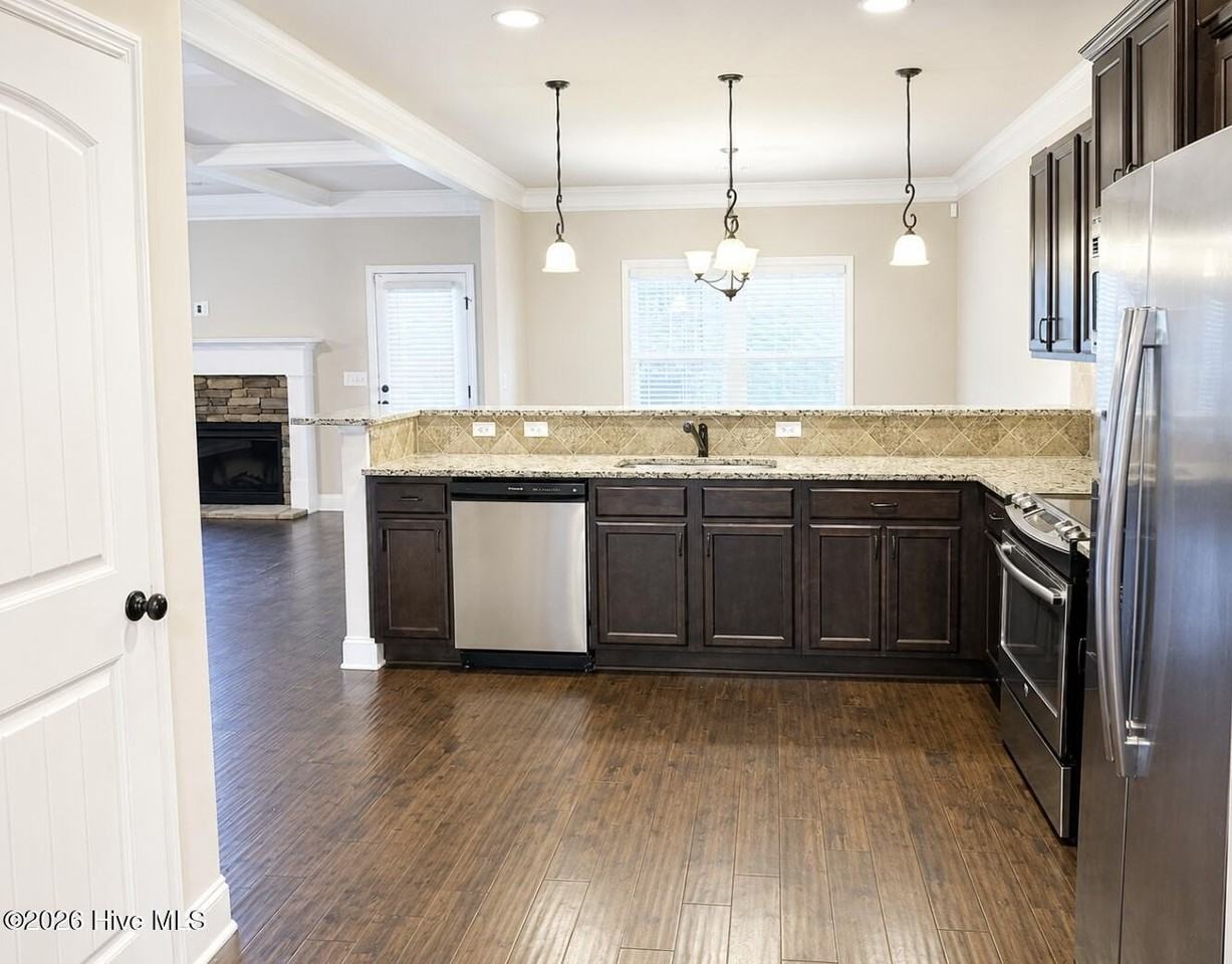 842 Herrington Dr - Photo 3 of 21
