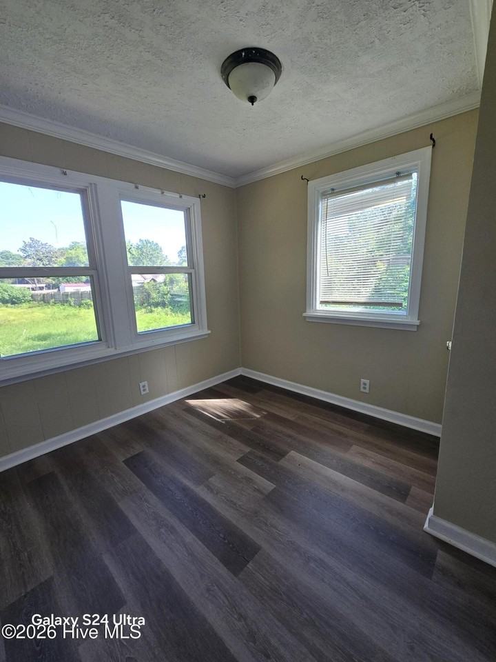 2511 Rhodes Dr - Photo 5 of 11