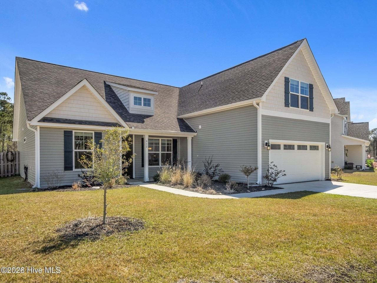 912 W Arboria Dr - Photo 2 of 50