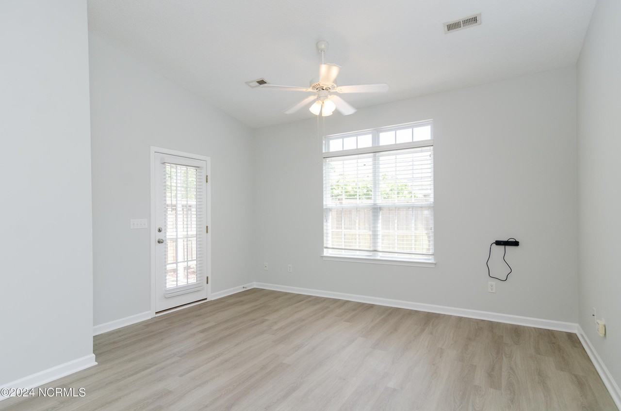 6464 Bradbury Ct - Photo 4 of 27