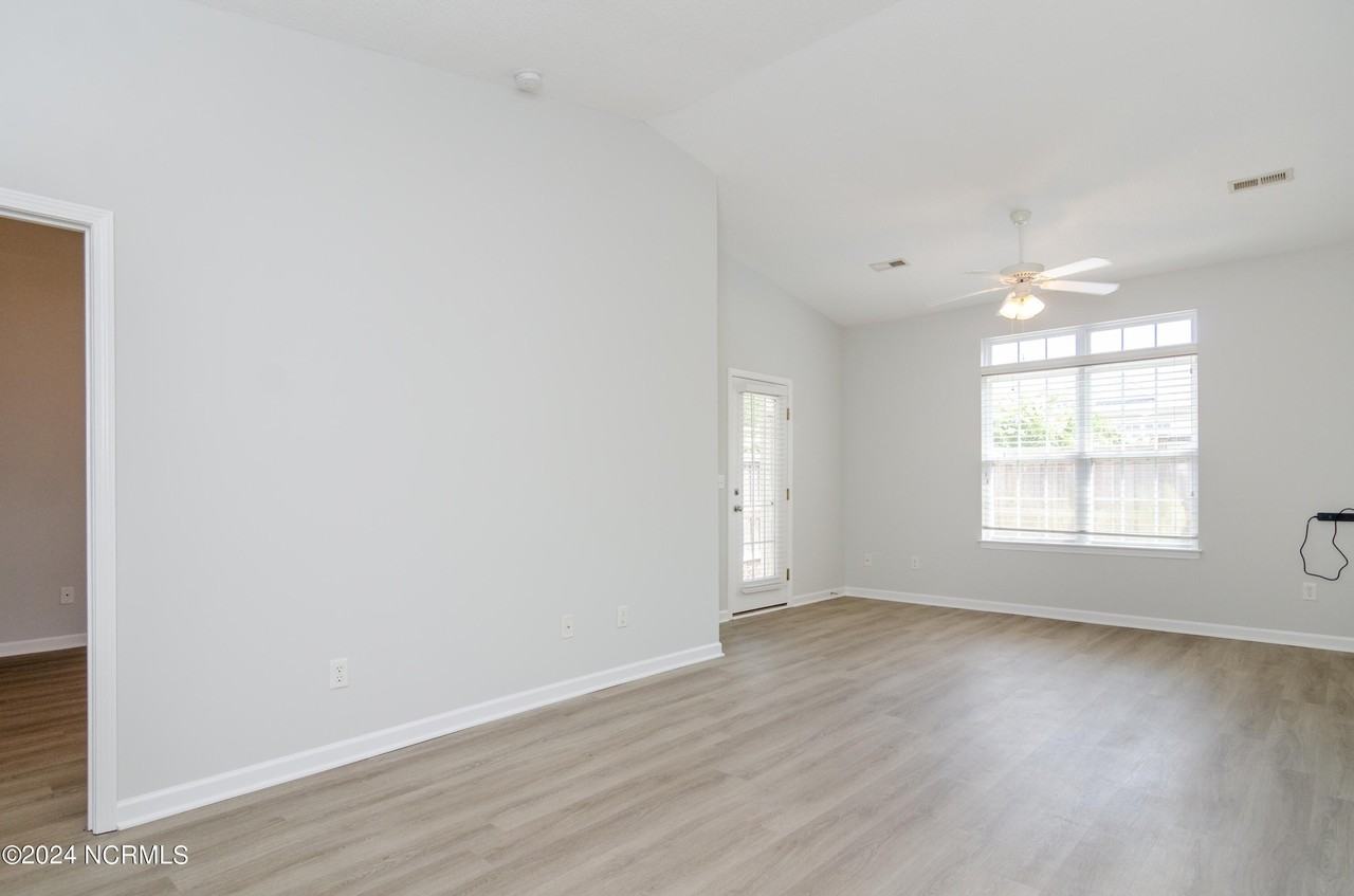 6464 Bradbury Ct - Photo 5 of 27