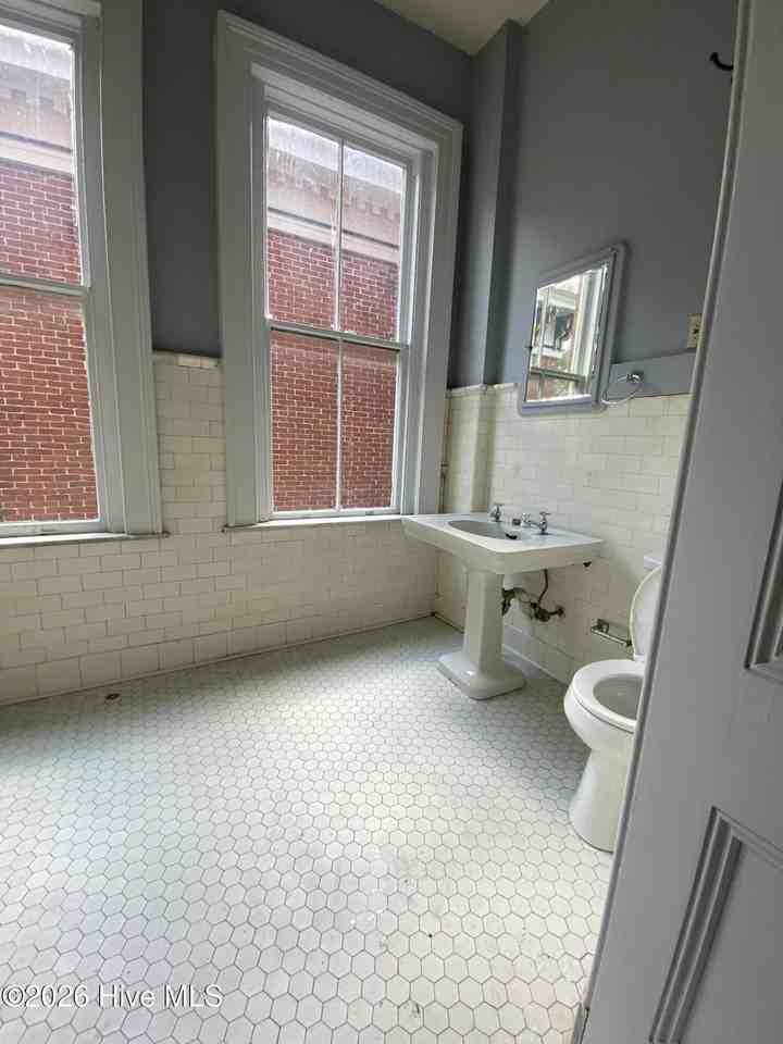 202 S 3rd St #6 - Photo 4 of 6