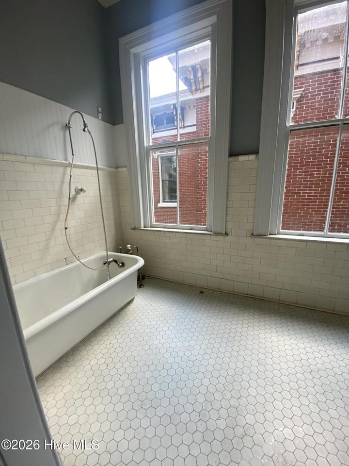 202 S 3rd St #6 - Photo 5 of 6