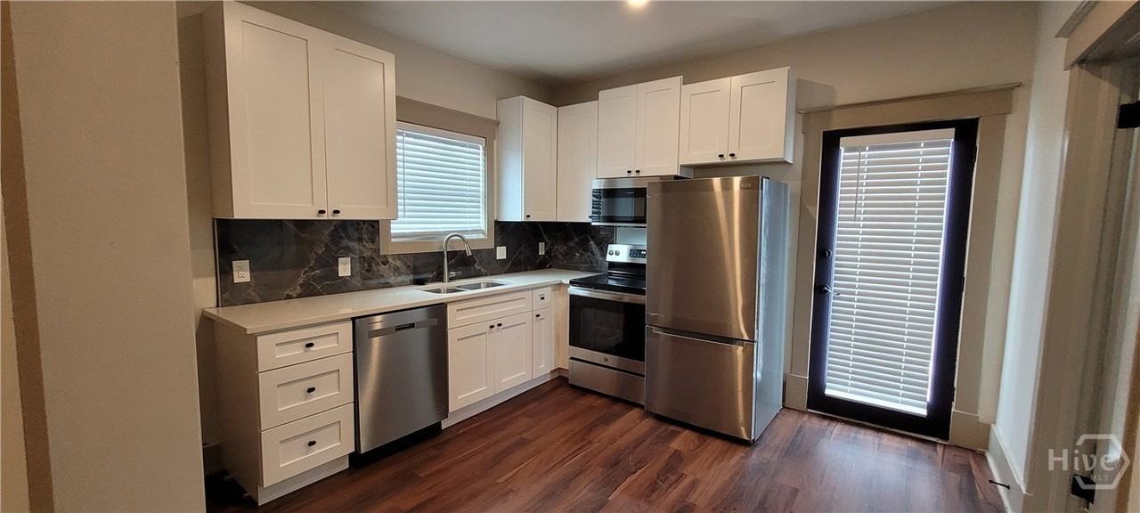 1018 E Gwinnett St #B - Photo 4 of 14