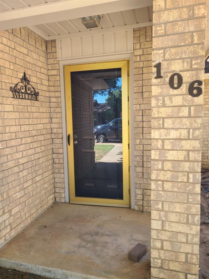 106 Troy Ave - Photo 2 of 20