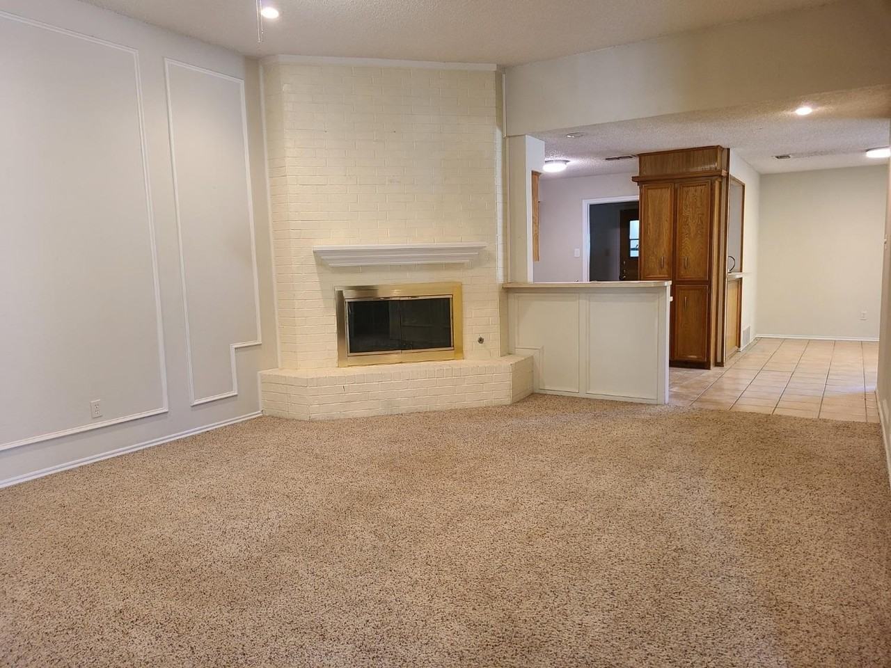 106 Troy Ave - Photo 4 of 20