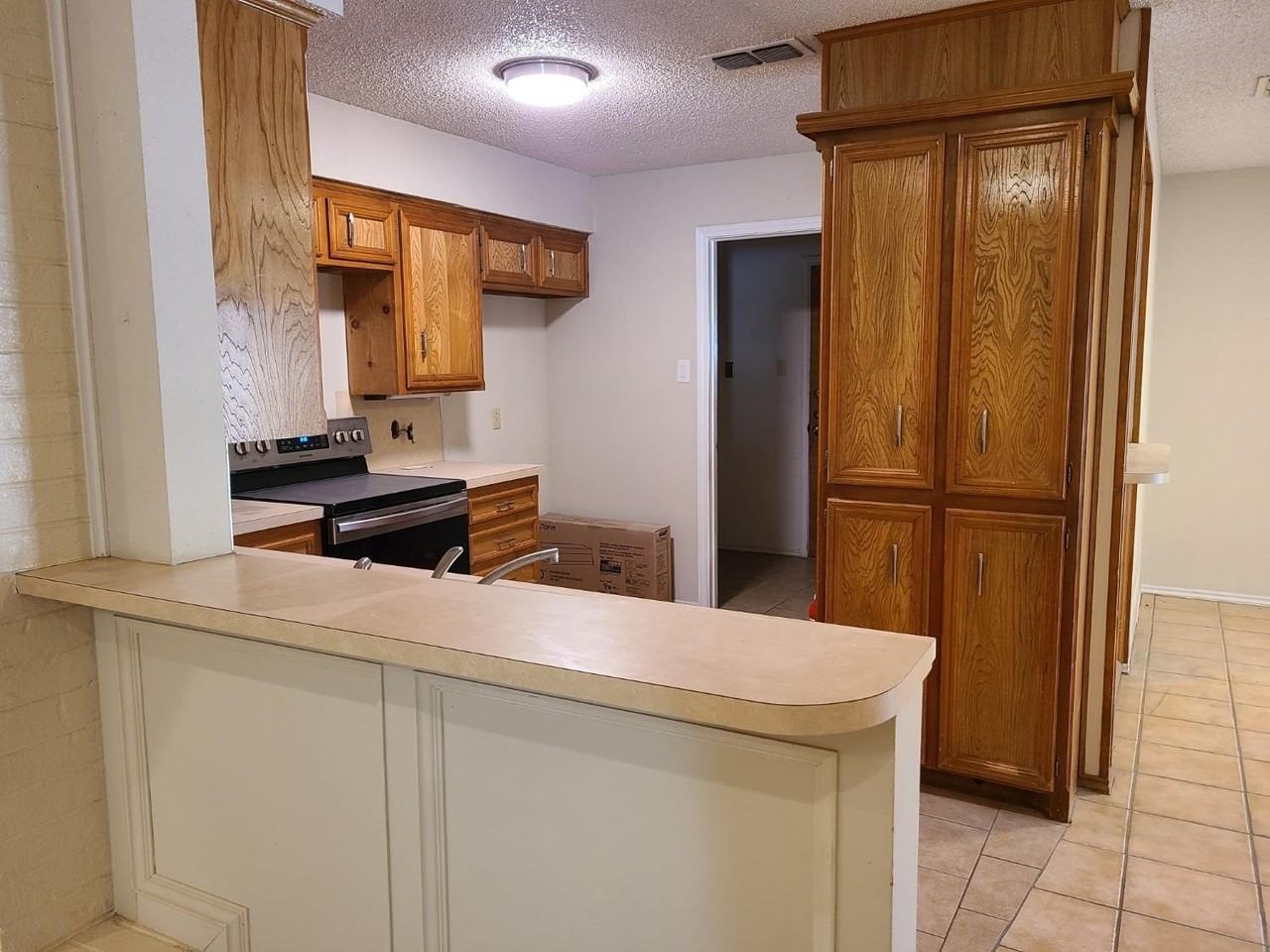 106 Troy Ave - Photo 5 of 20