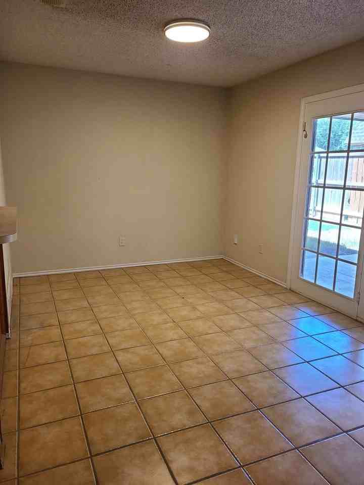 106 Troy Ave - Photo 6 of 20