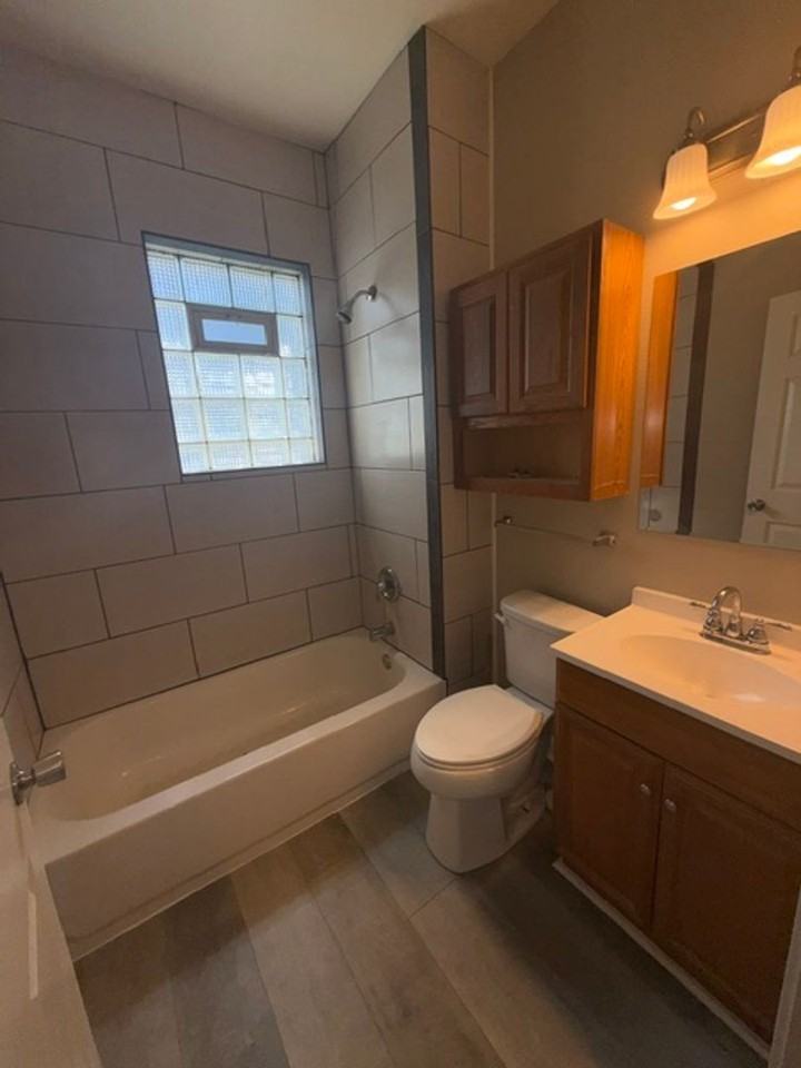 2424 50th St - Photo 3 of 11