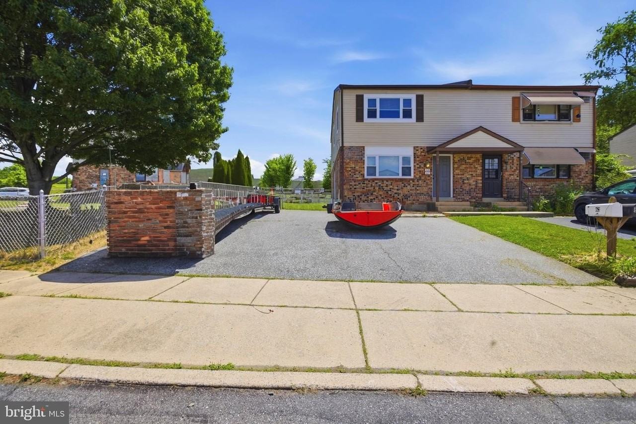 63 Aston Ct - Photo 3 of 21