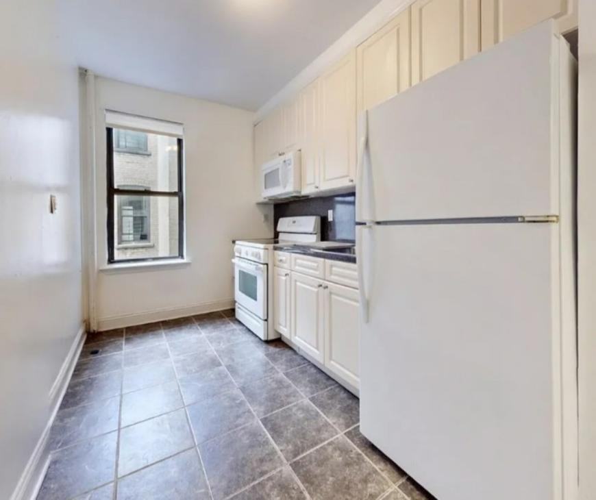 596 Edgecombe Ave - Photo 3 of 4