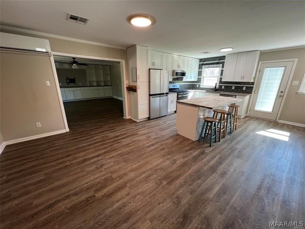147 Lawrence St - Photo 4 of 16