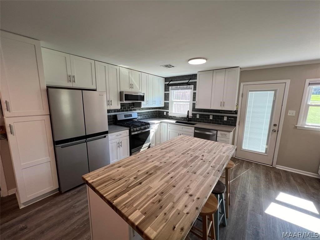 147 Lawrence St - Photo 5 of 16