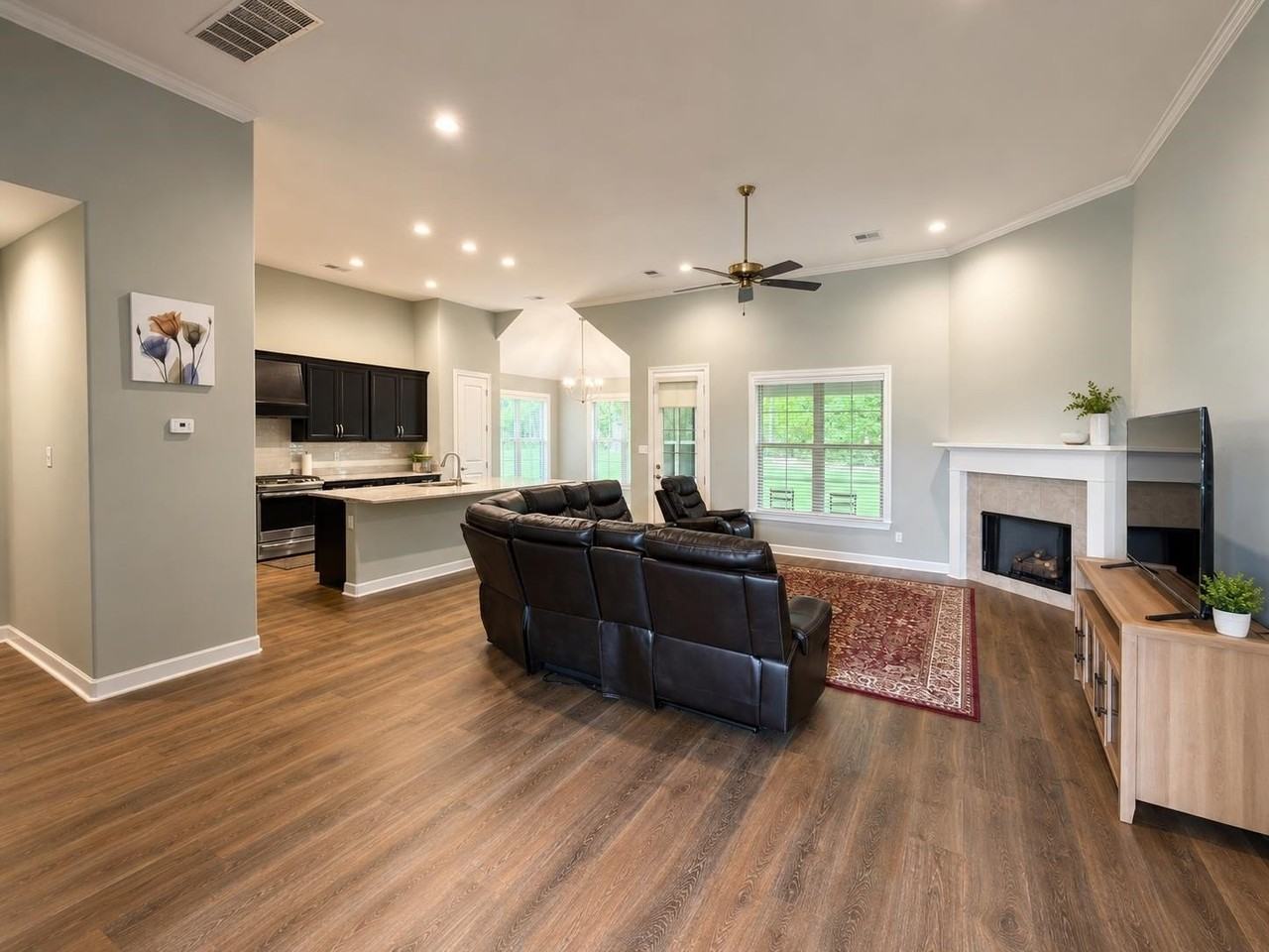 1157 Mountain Side Dr - Photo 3 of 24