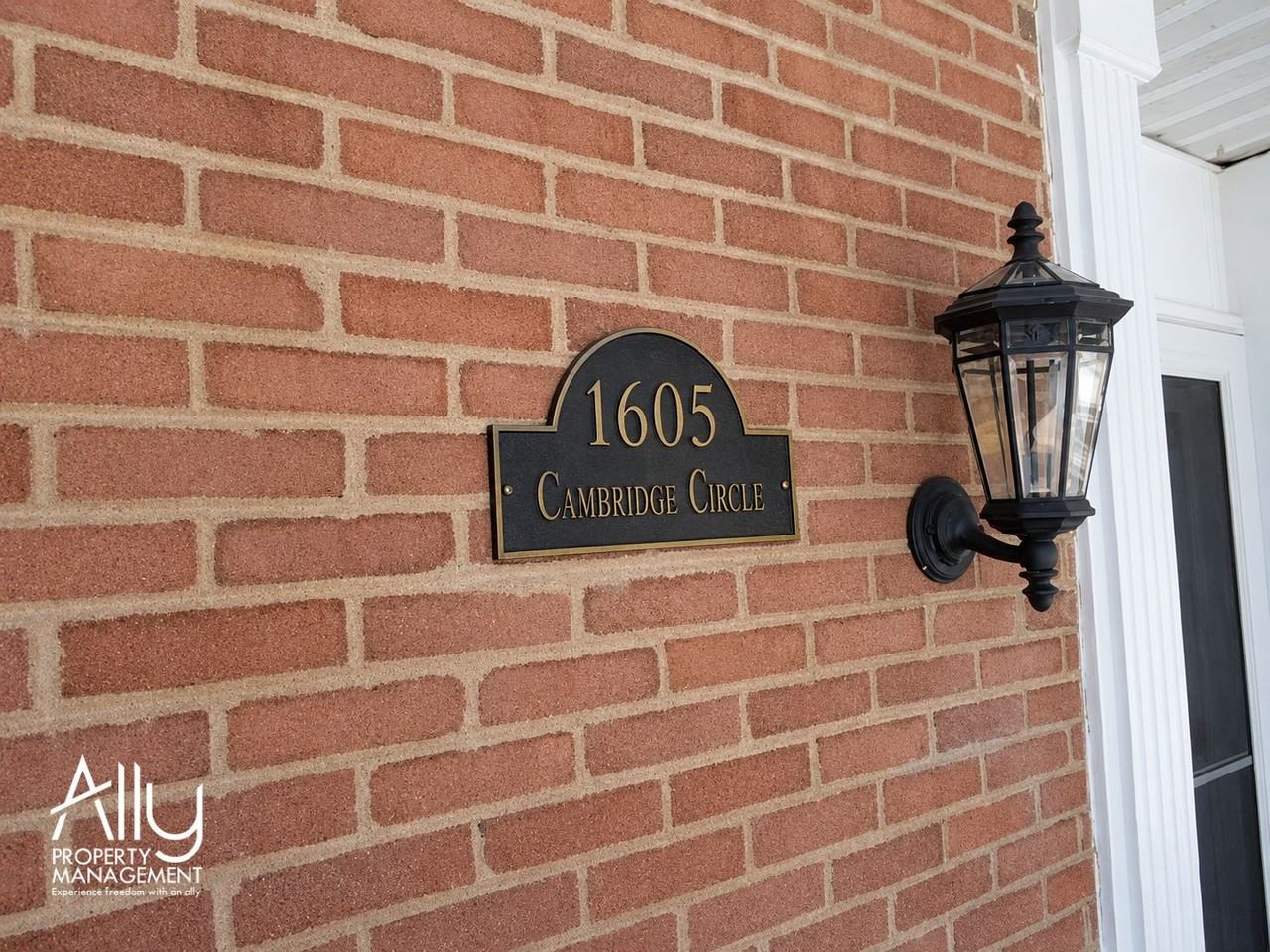 1605 Cambridge Cir #1 - Photo 2 of 31