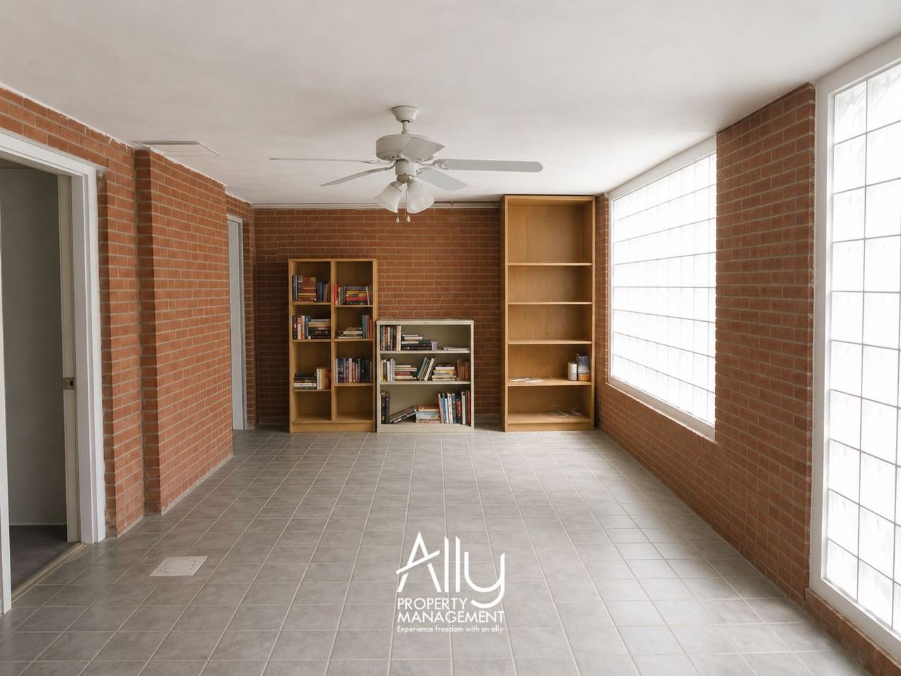 1605 Cambridge Cir #1 - Photo 3 of 31