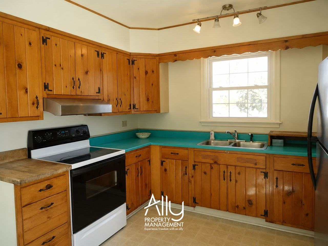 1605 Cambridge Cir #1 - Photo 6 of 31