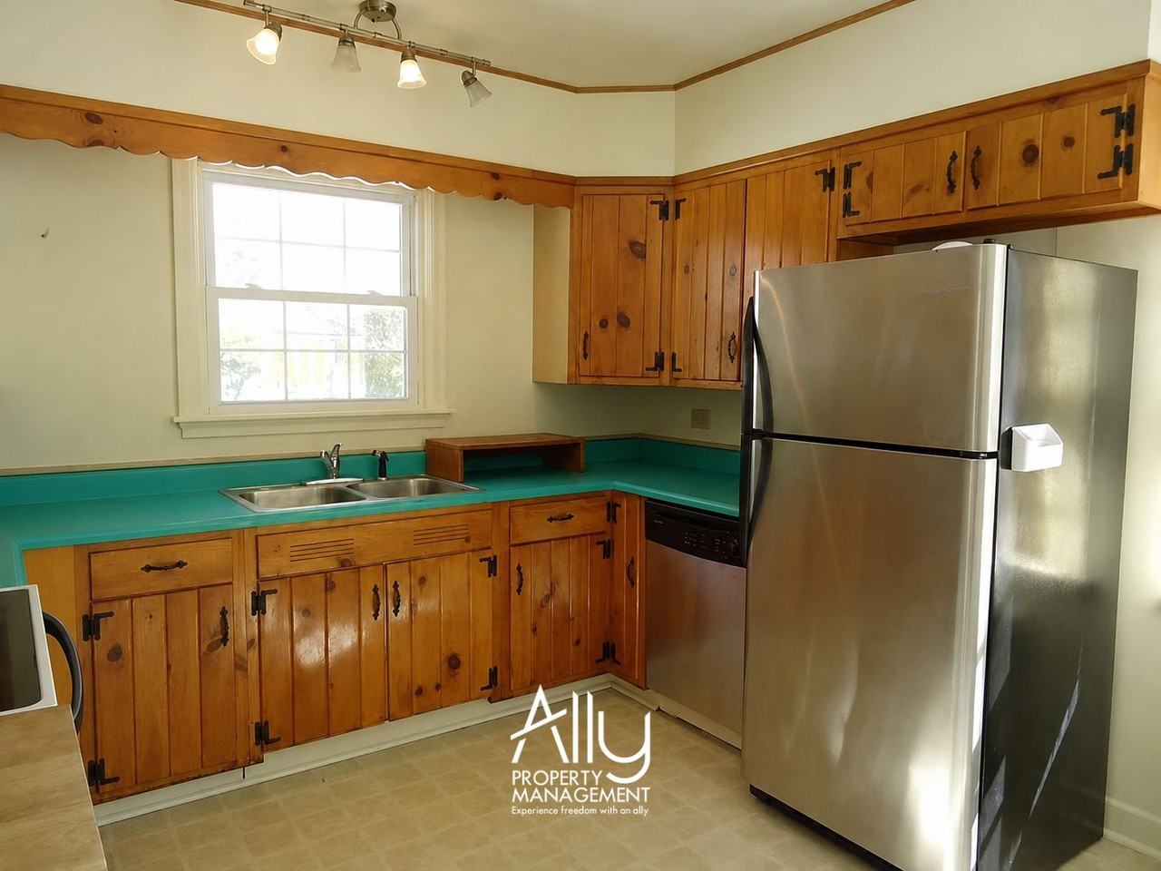 1605 Cambridge Cir #1 - Photo 7 of 31
