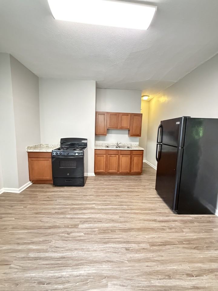 2422 Warren St #1 - Photo 3 of 6
