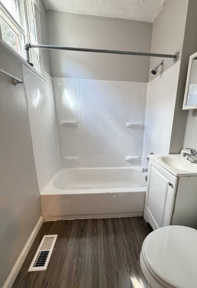 2422 Warren St #1 - Photo 5 of 6