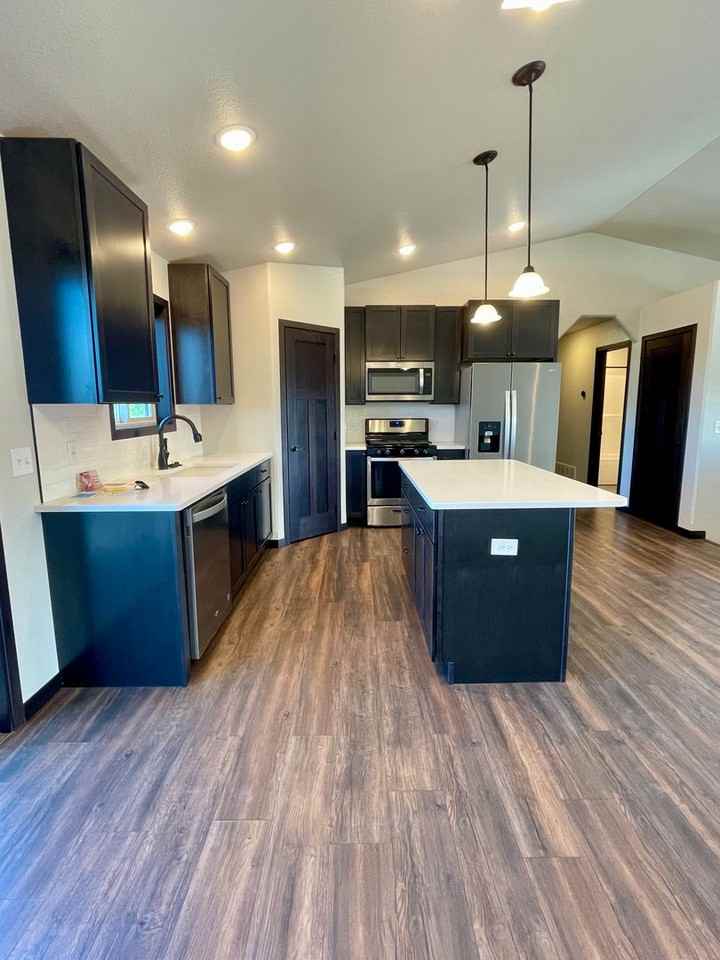 557 Mace Dr - Photo 6 of 36