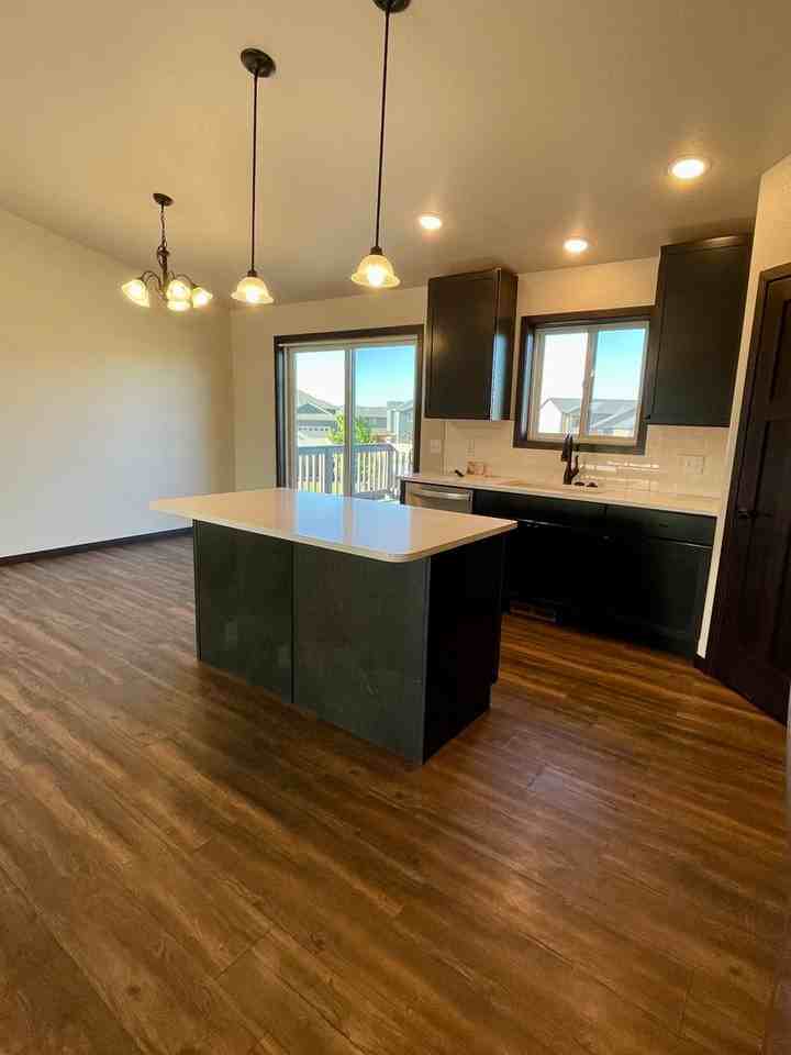 557 Mace Dr - Photo 7 of 36
