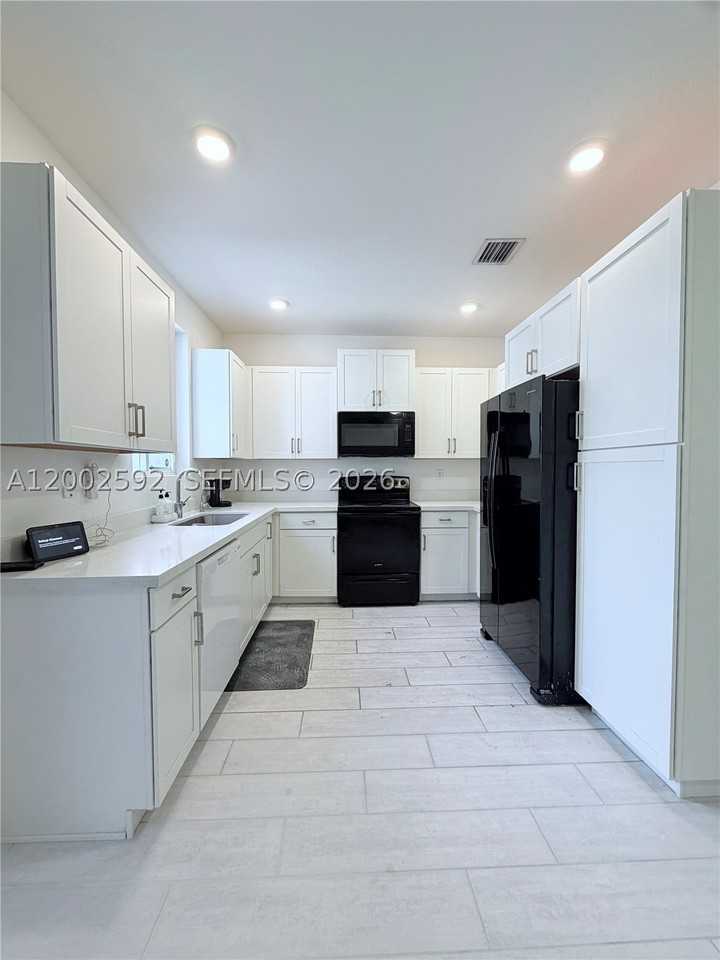 2367 Se 11th St #2367 - Photo 3 of 18