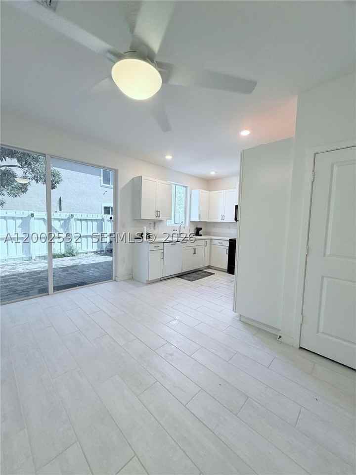 2367 Se 11th St #2367 - Photo 4 of 18