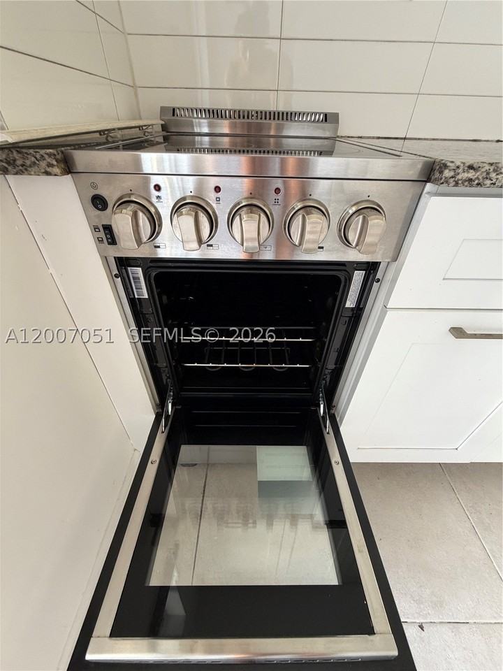 812 Ne 90th St #1 - Photo 6 of 24