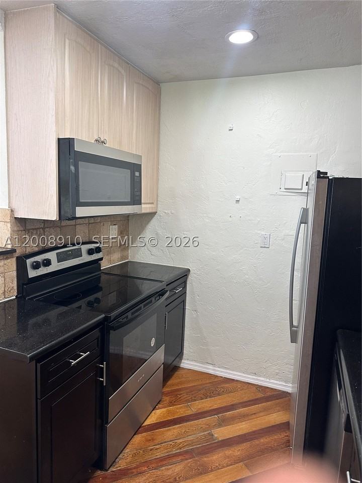 1422 Wiley St - Photo 7 of 19