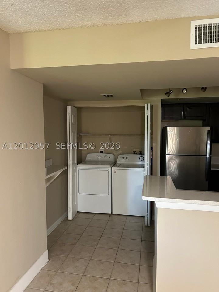 4151 N Haverhill Rd #1514 - Photo 3 of 19