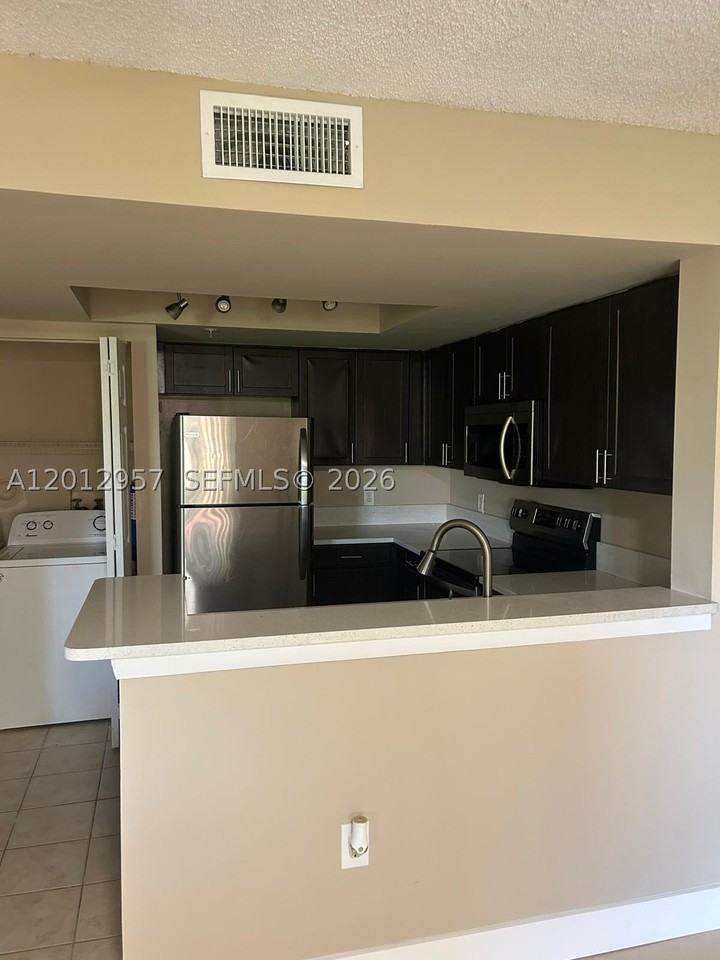 4151 N Haverhill Rd #1514 - Photo 4 of 19
