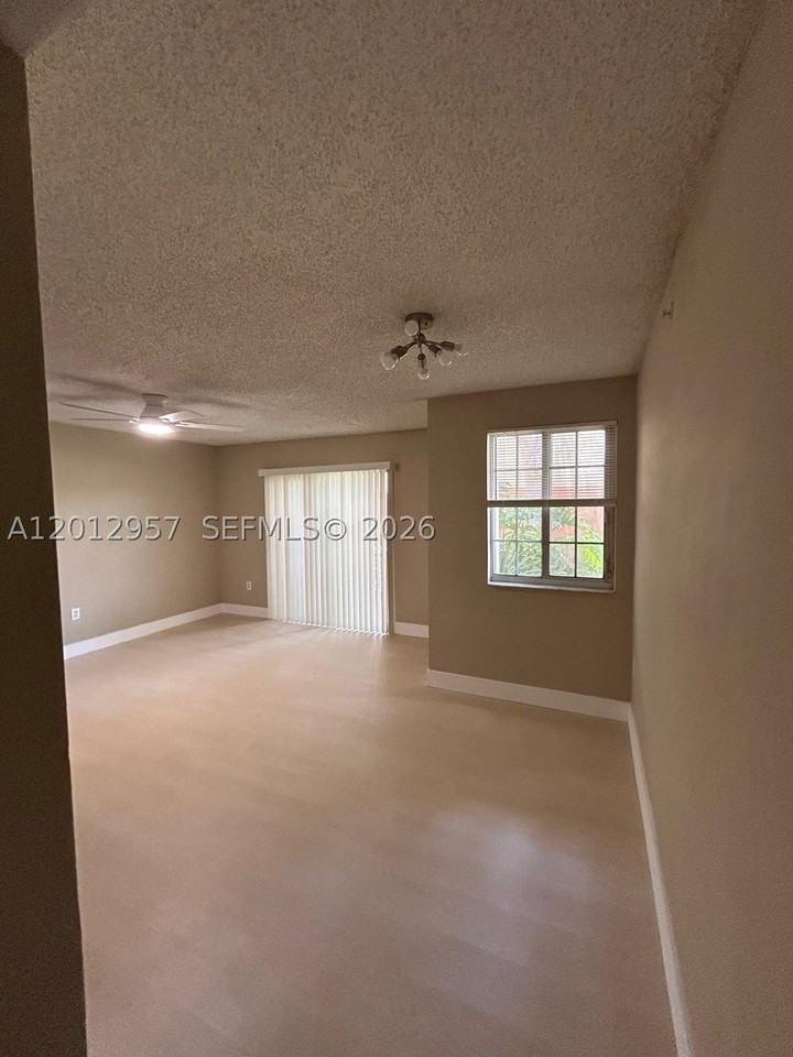 4151 N Haverhill Rd #1514 - Photo 6 of 19