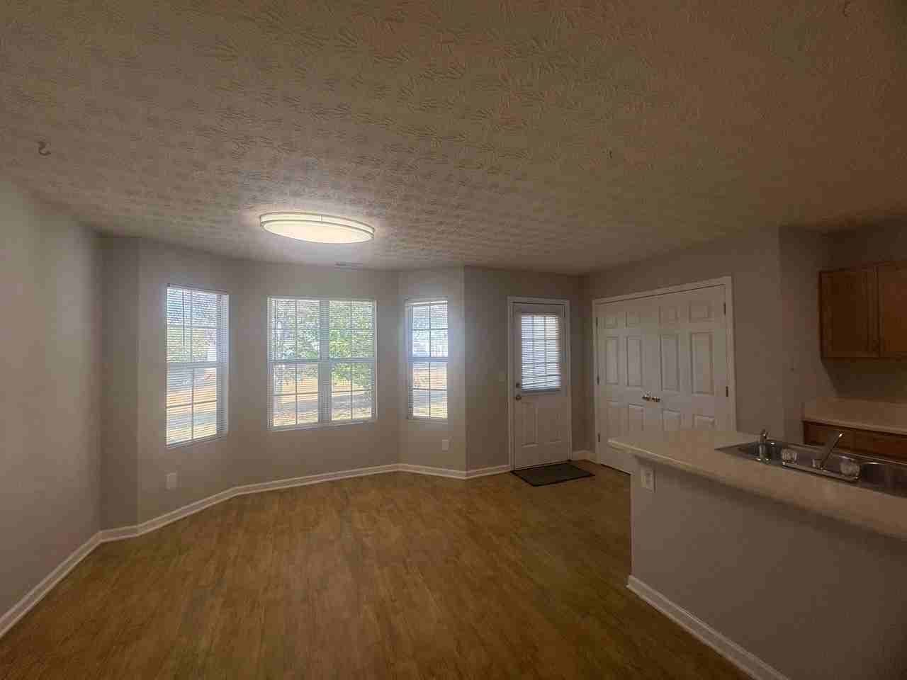 5863 Strathmoor Manor Cir #1 - Photo 3 of 10