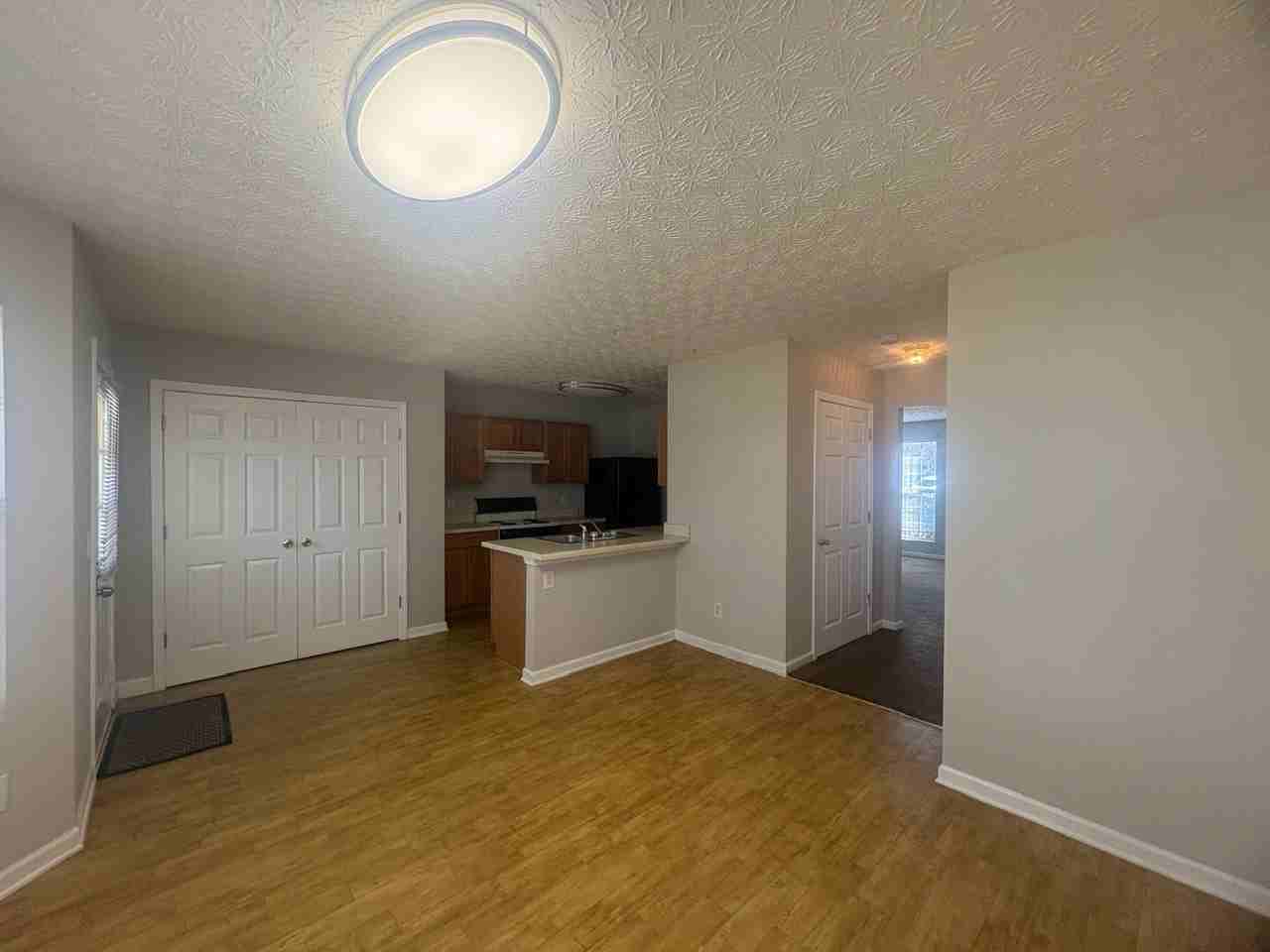 5863 Strathmoor Manor Cir #1 - Photo 4 of 10