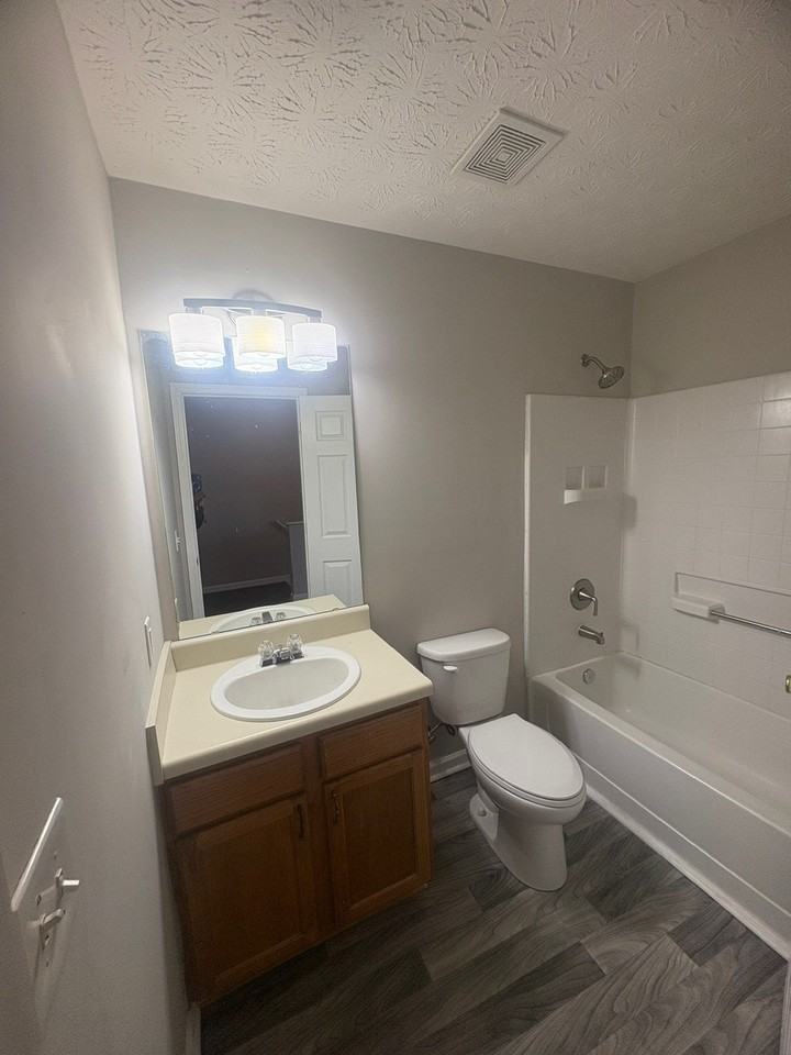 5863 Strathmoor Manor Cir #1 - Photo 7 of 10