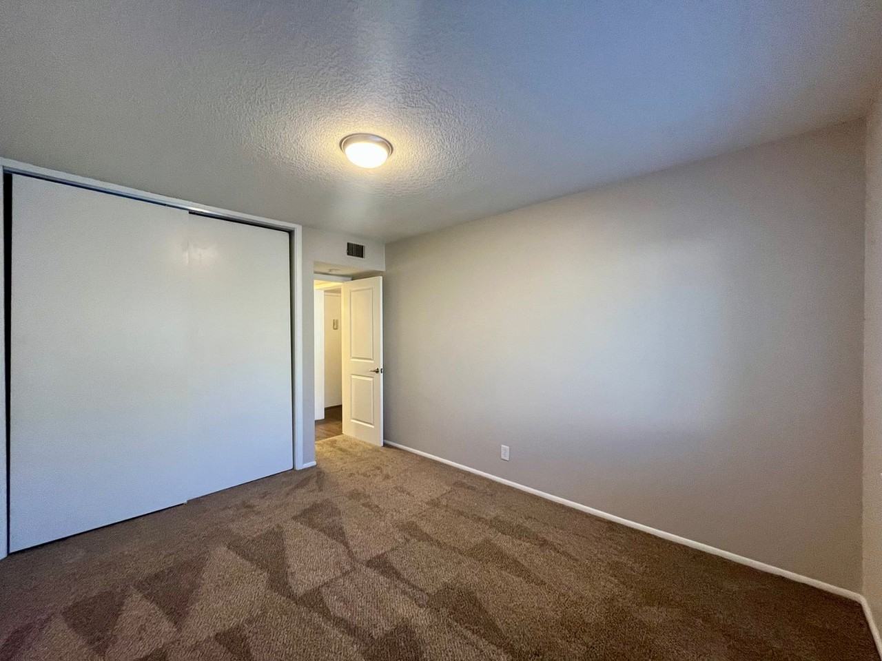 Gold Manor 1 - Photo 5 of 18