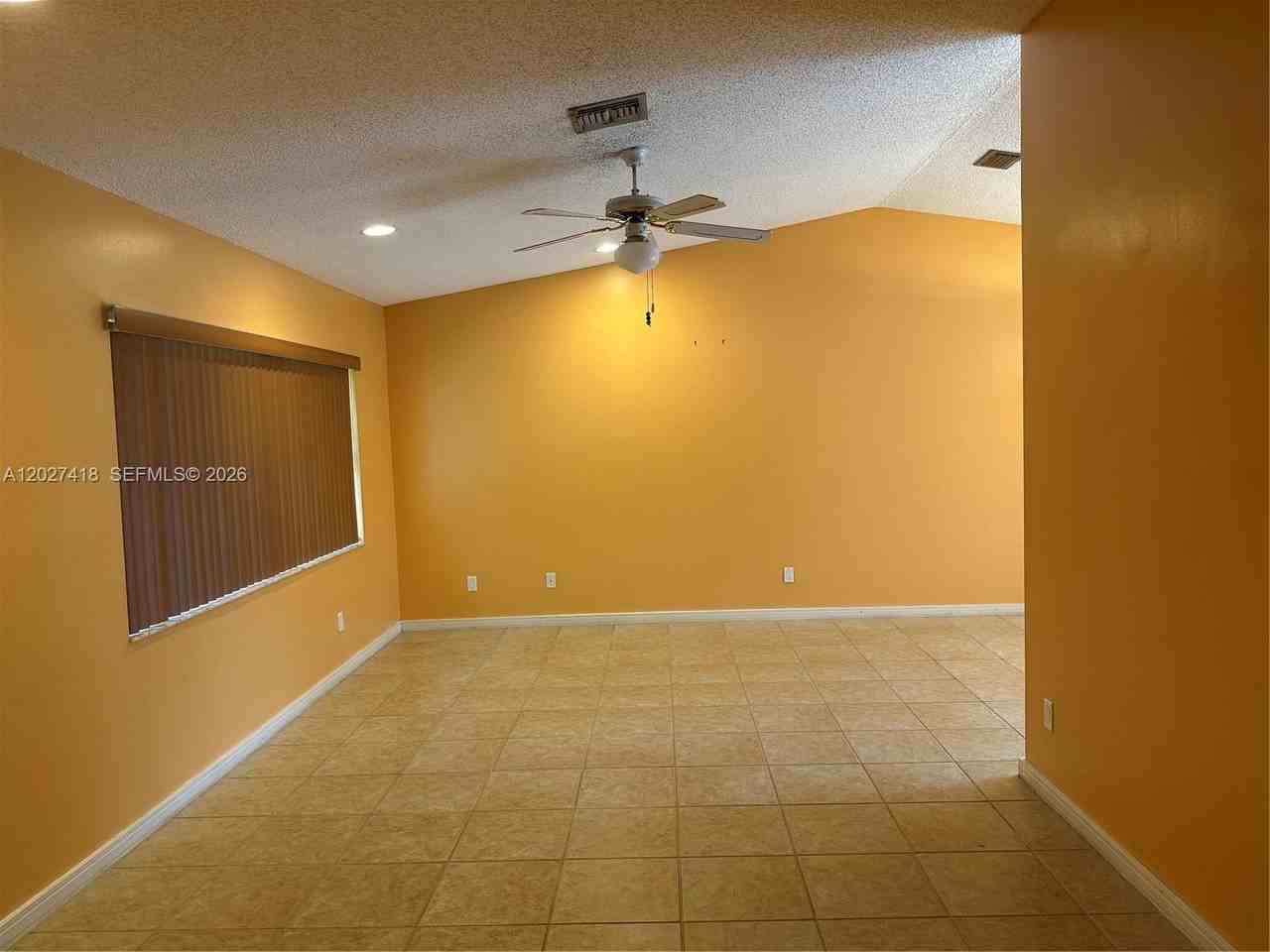 10711 Sw 116th Ave - Photo 2 of 21