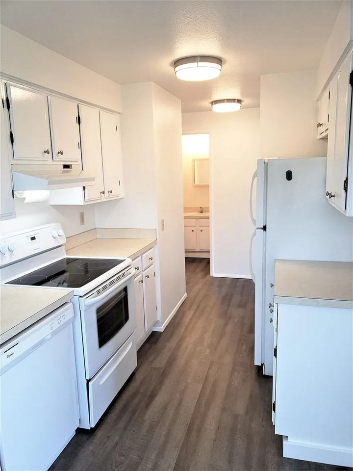 2300 Broadway - Photo 2 of 7
