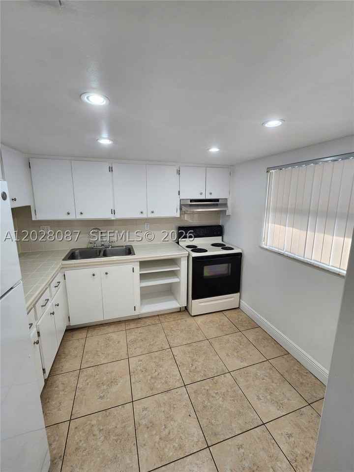 461 Nw 107th Ave #102 - Photo 7 of 37