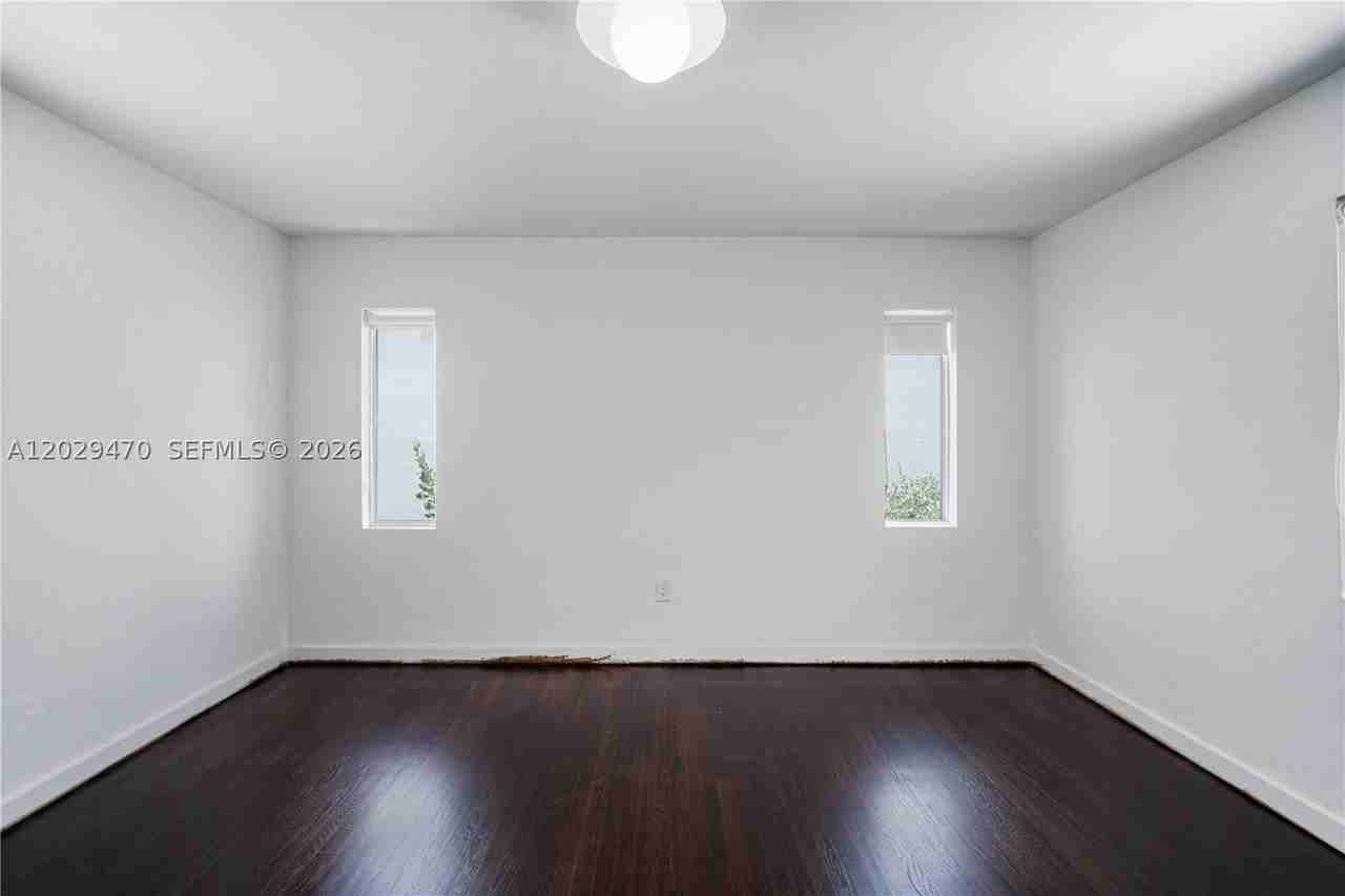 550 W 49th St #NA - Photo 5 of 33