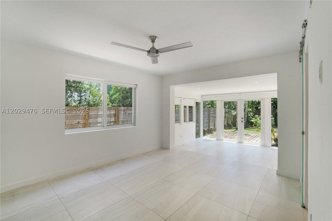 550 W 49th St #NA - Photo 7 of 33
