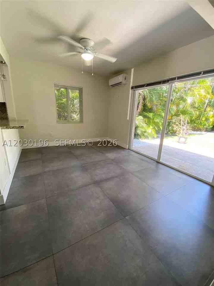 1511 Ne 109th St - Photo 3 of 8