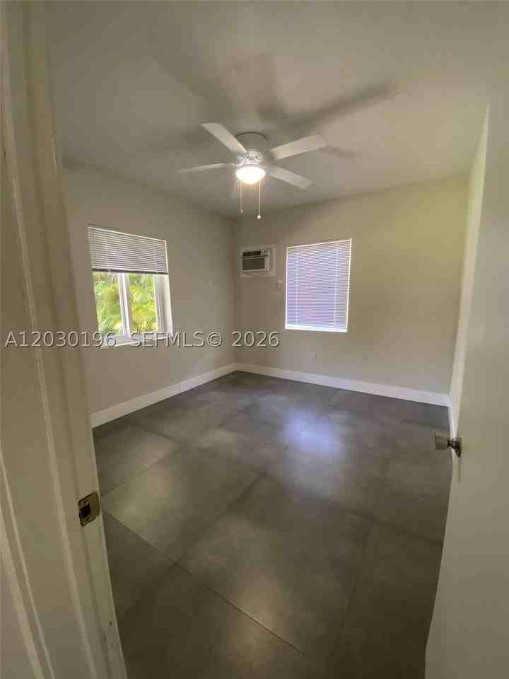 1511 Ne 109th St - Photo 5 of 8