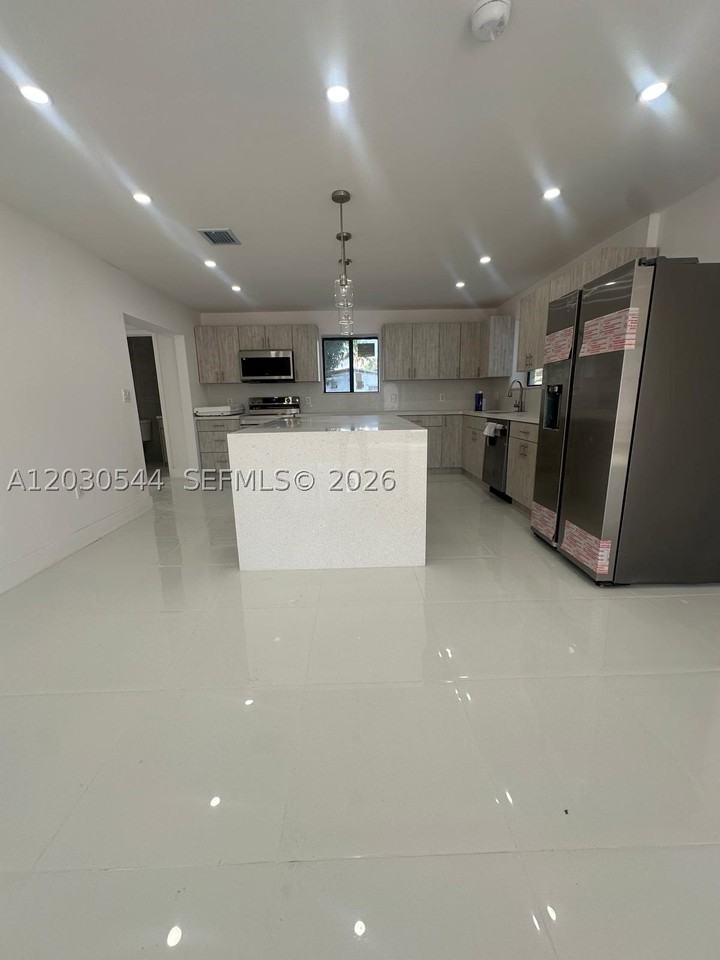 2041 Nw 190th Ter - Photo 5 of 18