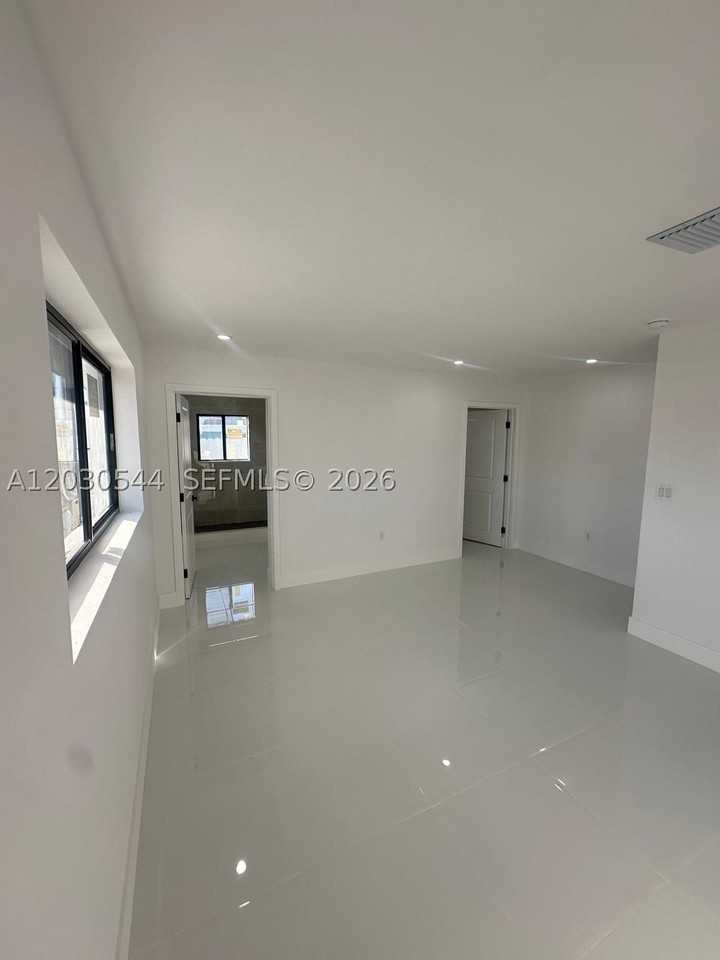 2041 Nw 190th Ter - Photo 7 of 18