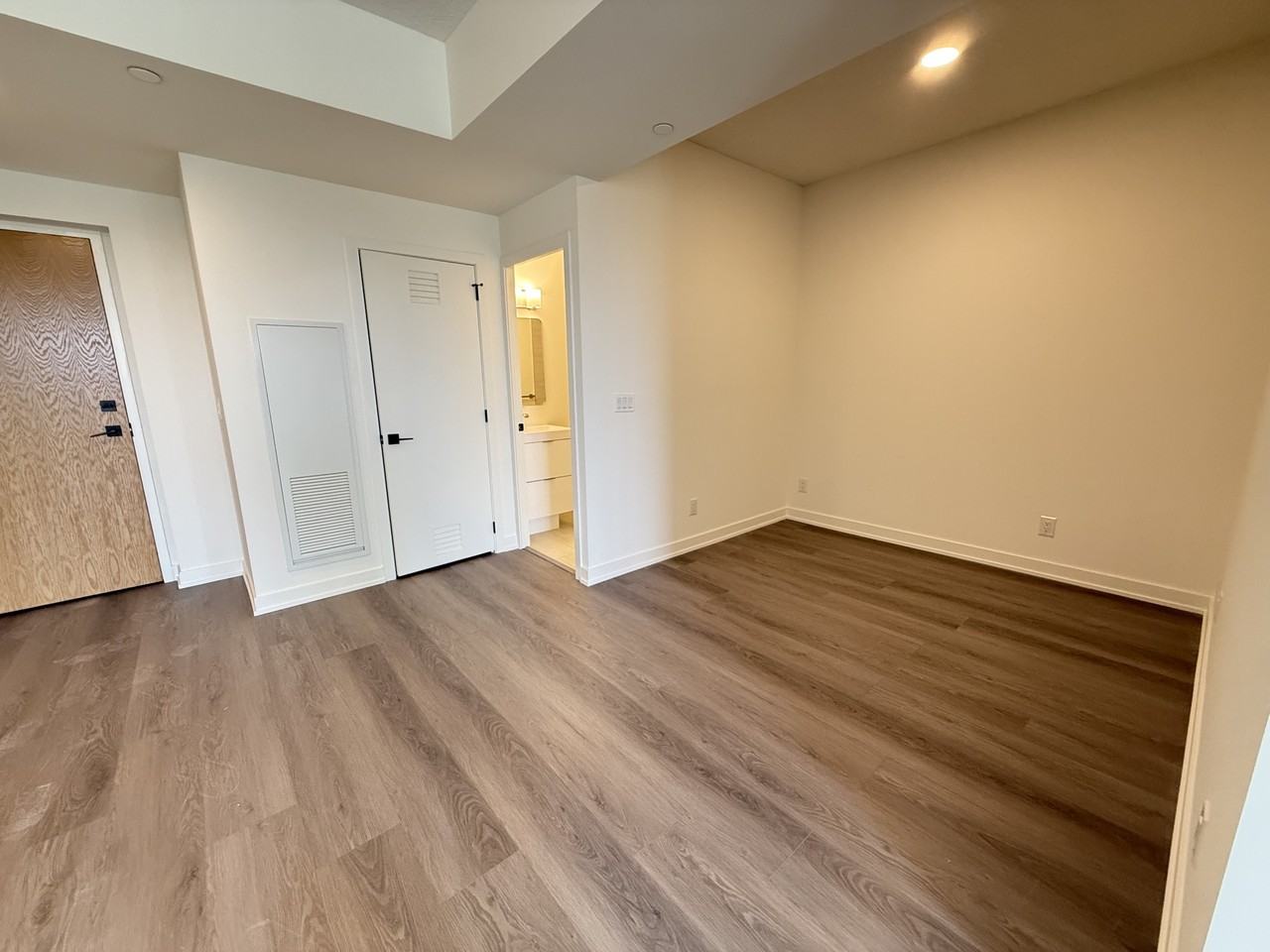 33 Erie Ave #712 - Photo 4 of 8