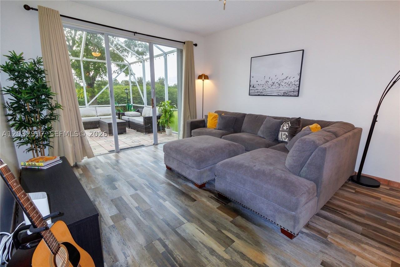 251 Nw 151st Ave - Photo 7 of 24