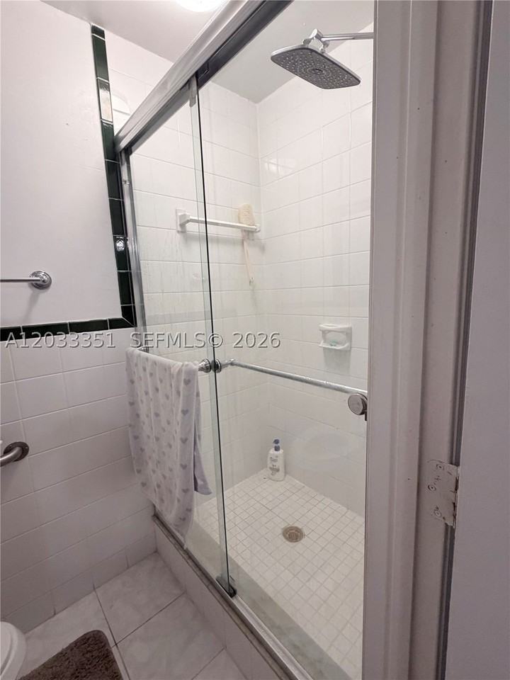 301 Bonaventure Blvd #7 - Photo 5 of 8